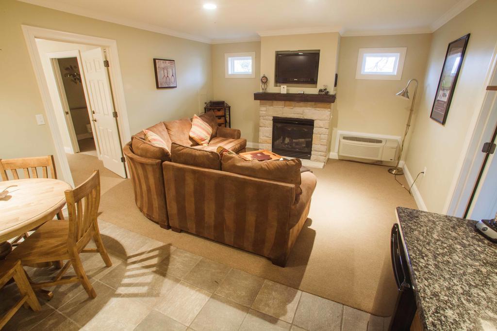 Seven Oaks Bed & Breakfast Lake Geneva Room photo