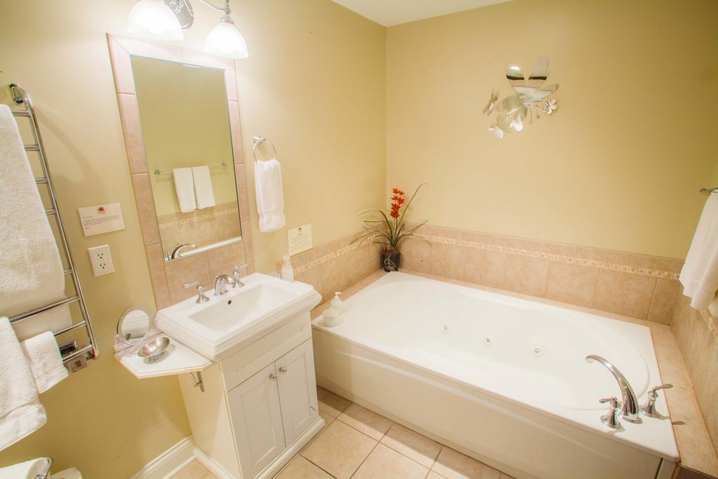 Seven Oaks Bed & Breakfast Lake Geneva Room photo