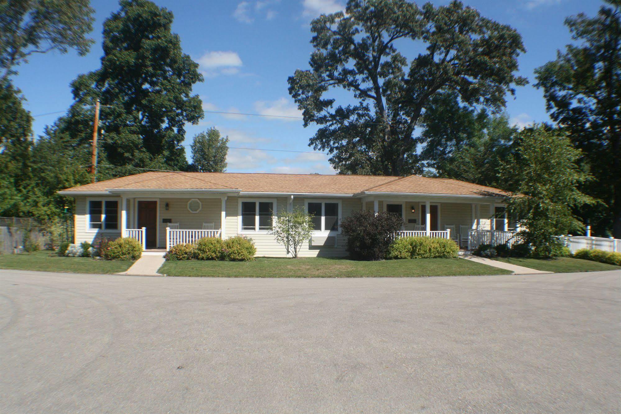 Seven Oaks Bed & Breakfast Hotel Lake Geneva Exterior photo