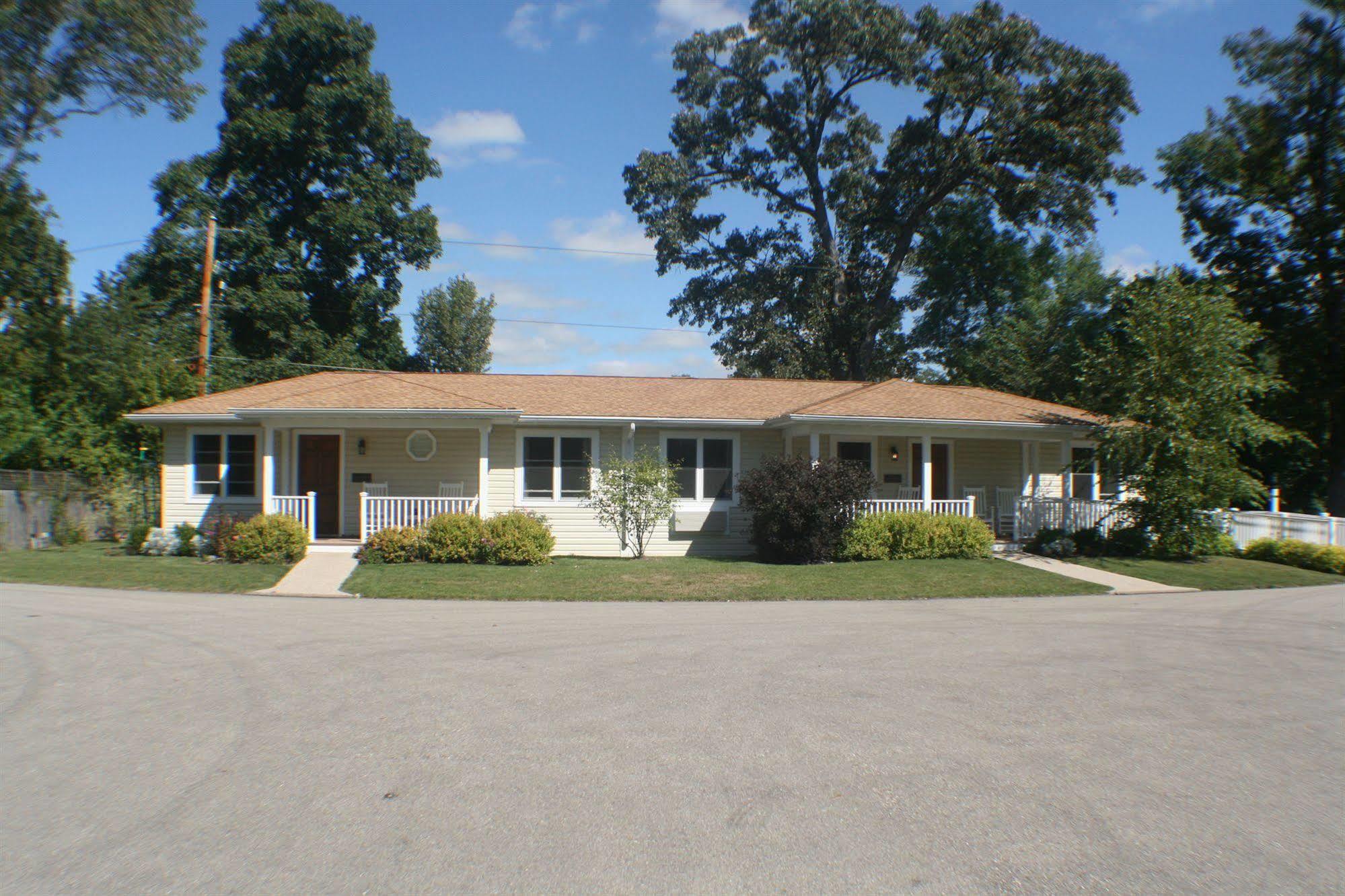 Seven Oaks Bed & Breakfast Lake Geneva Exterior photo